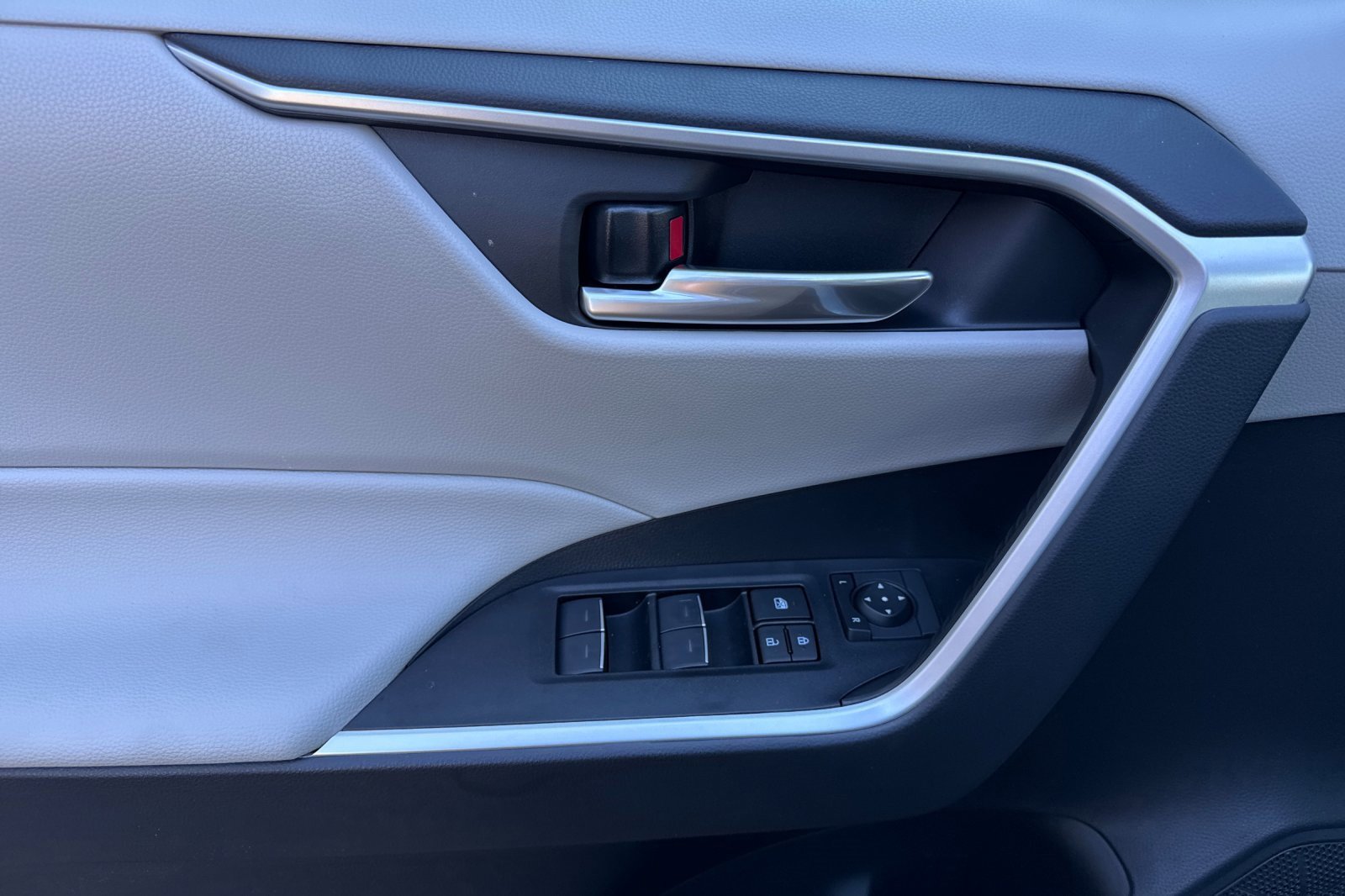 New 2025 Toyota RAV4 XLE image 11