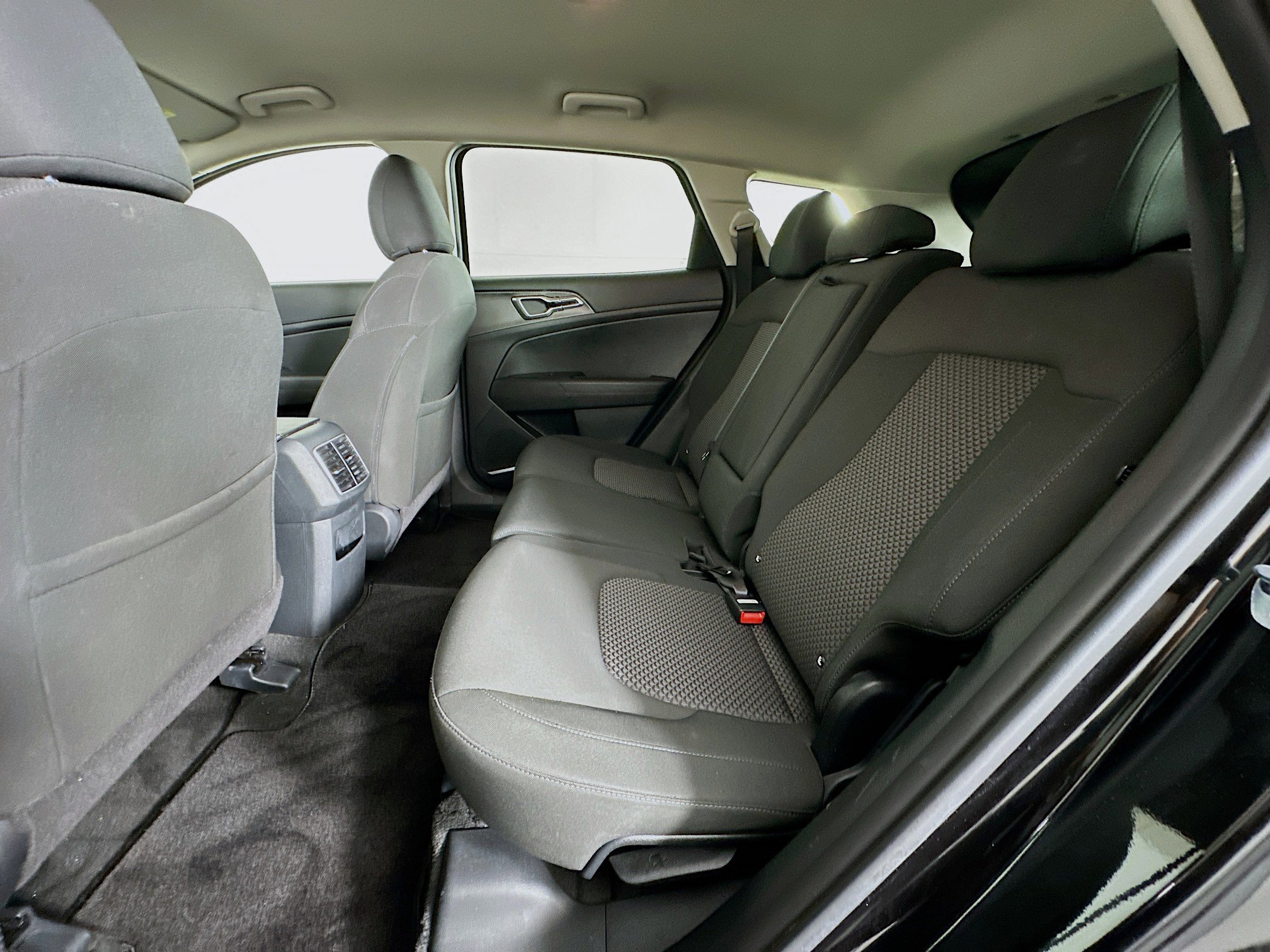 Used 2024 Kia Sportage LX image 27