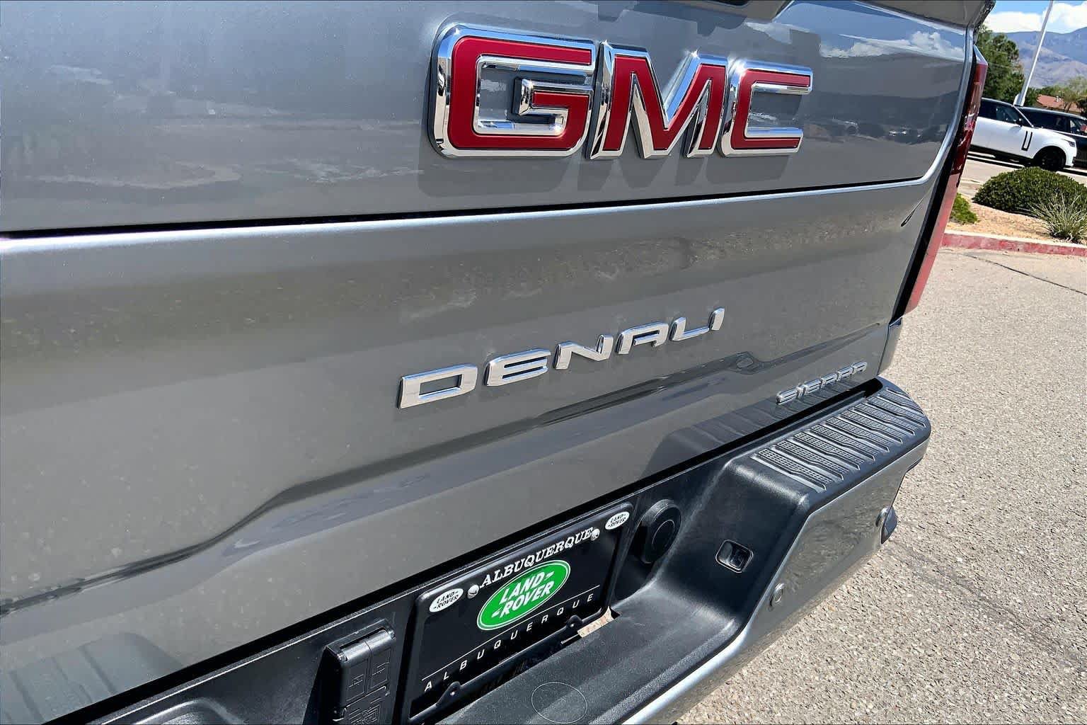 Used 2025 GMC Sierra 2500 Denali w/ Denali Reserve Package AWD/4WD image 30