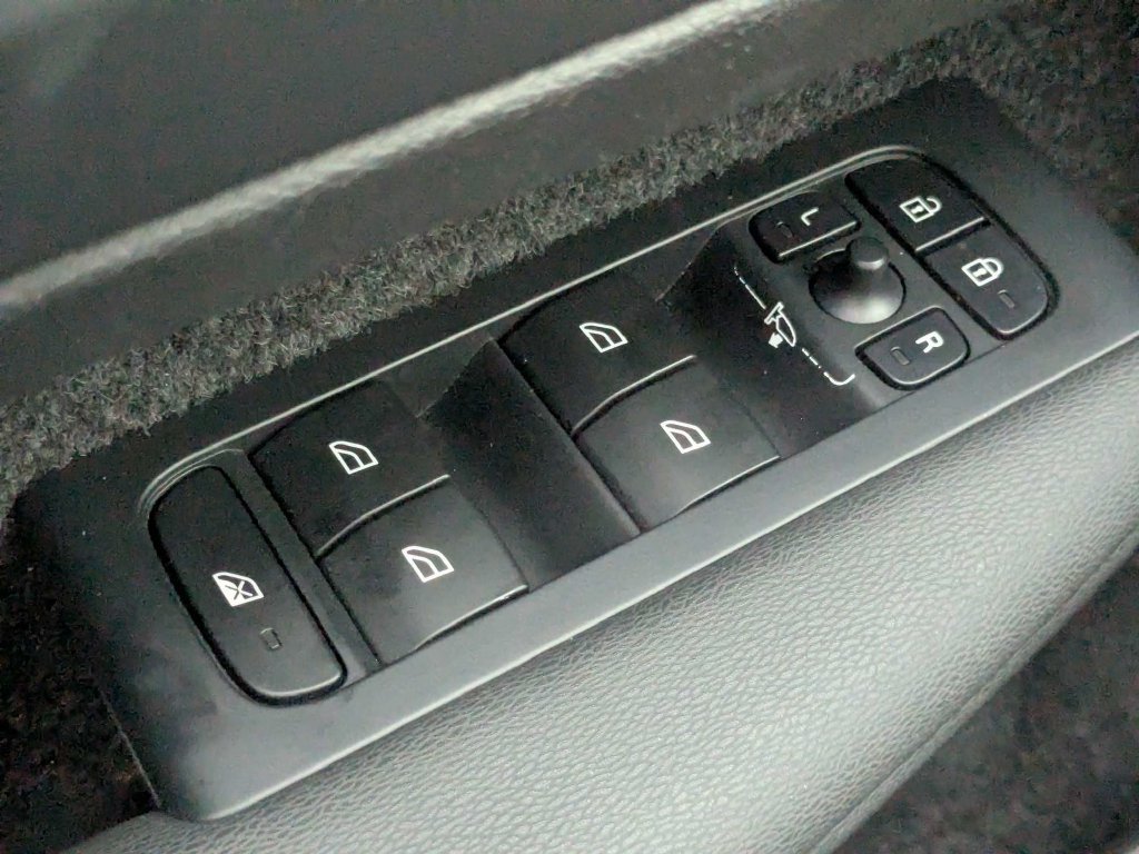 Certified 2024 Volvo C40 Recharge Core AWD/4WD image 28