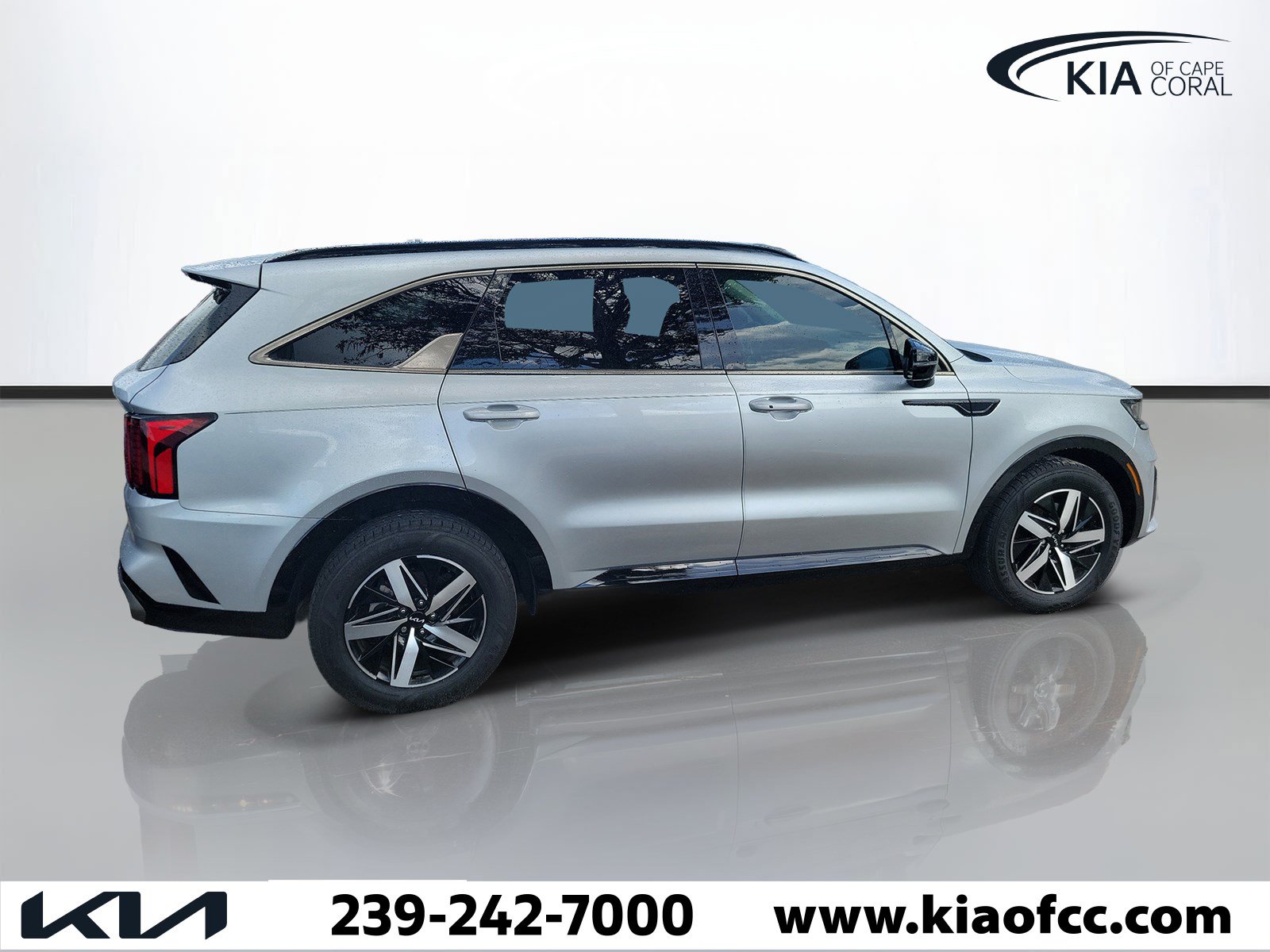 Used 2022 Kia Sorento S w/ Panoramic Sunroof Package FWD image 4