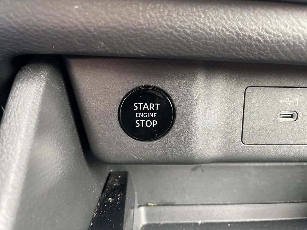Used 2025 Nissan Rogue SV AWD/4WD image 22