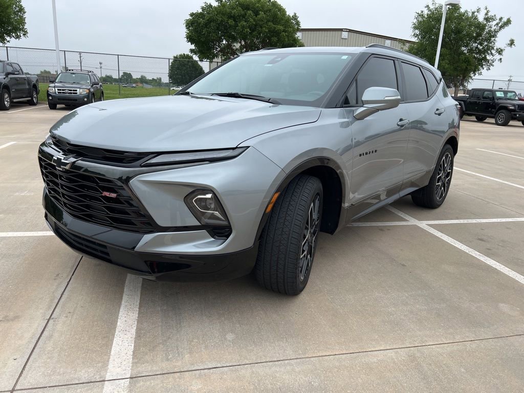 Used 2023 Chevrolet Blazer RS w/ Driver Confidence II Package FWD image 2