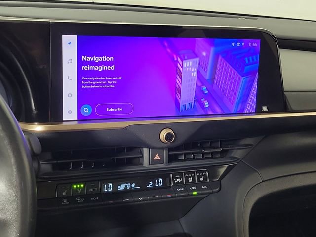 Used 2023 Toyota Crown Limited image 29