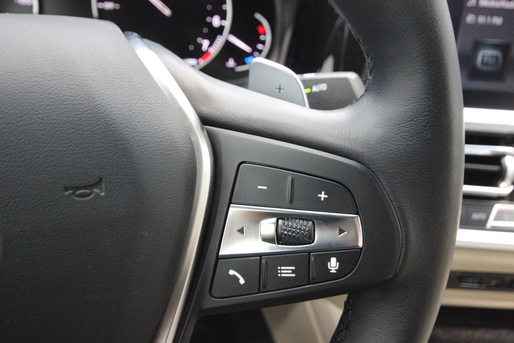 Used 2020 BMW 330i xDrive Sedan AWD/4WD image 18
