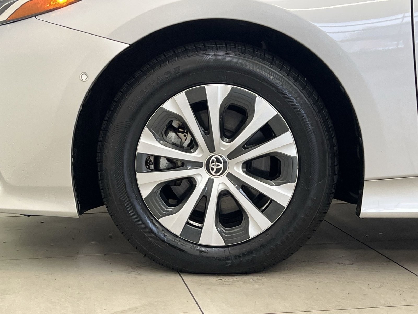 Used 2020 Toyota Prius Prime Limited image 10