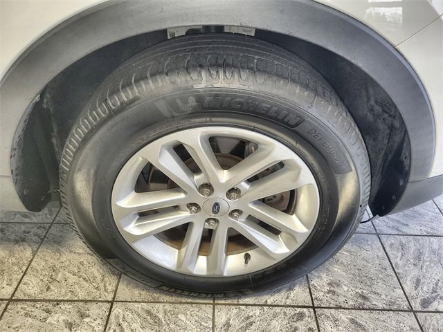 Used 2017 Ford Explorer XLT w/ Equipment Group 202A image 10