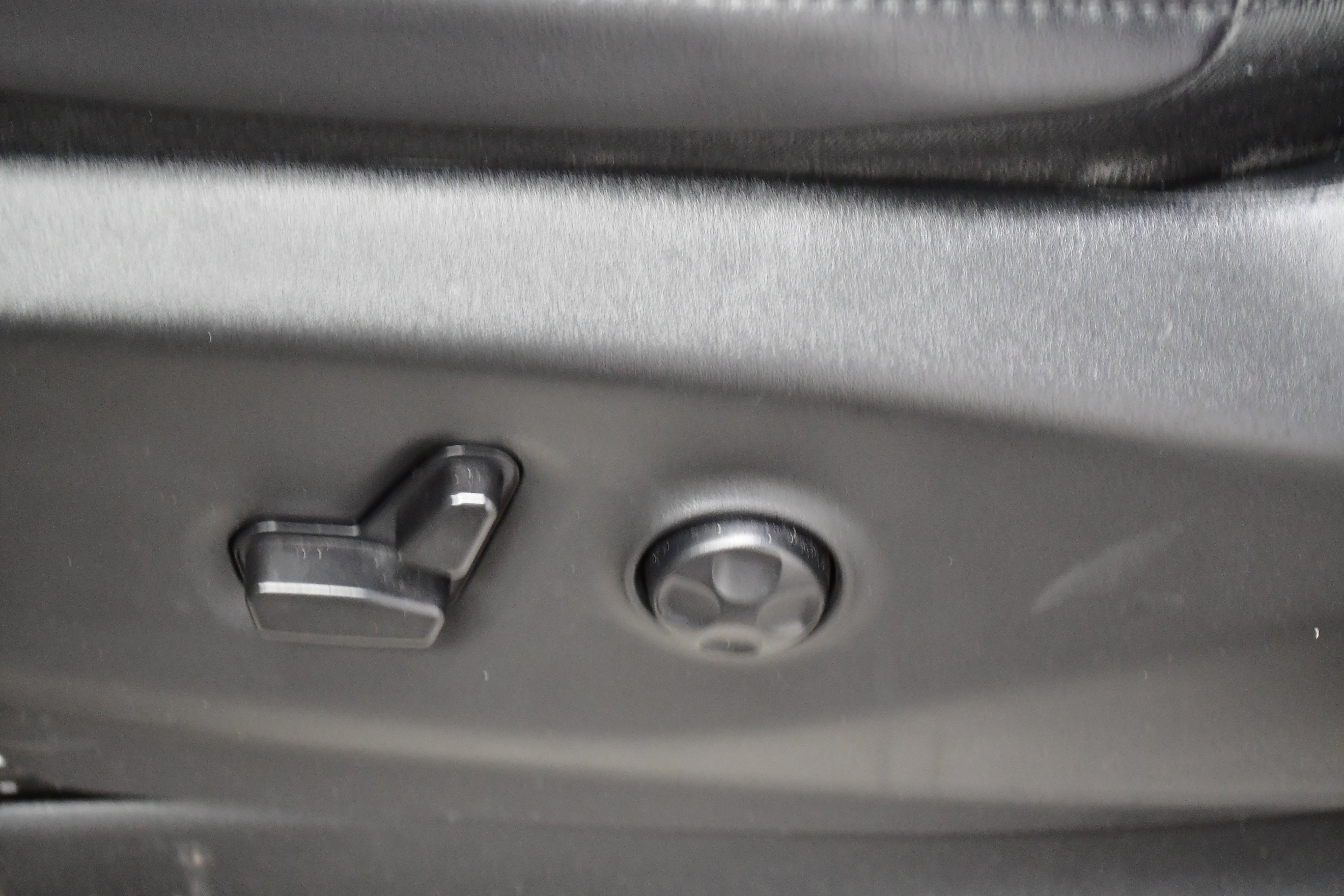 Used 2024 Chrysler Pacifica Touring-L image 13