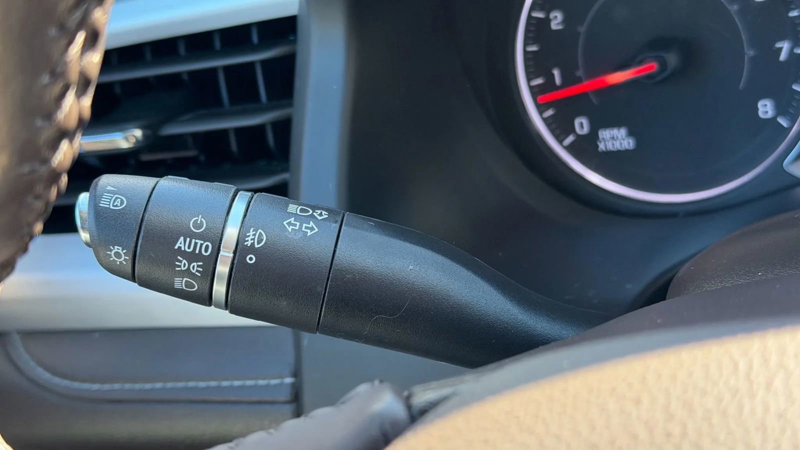 Used 2019 GMC Acadia SLT image 36