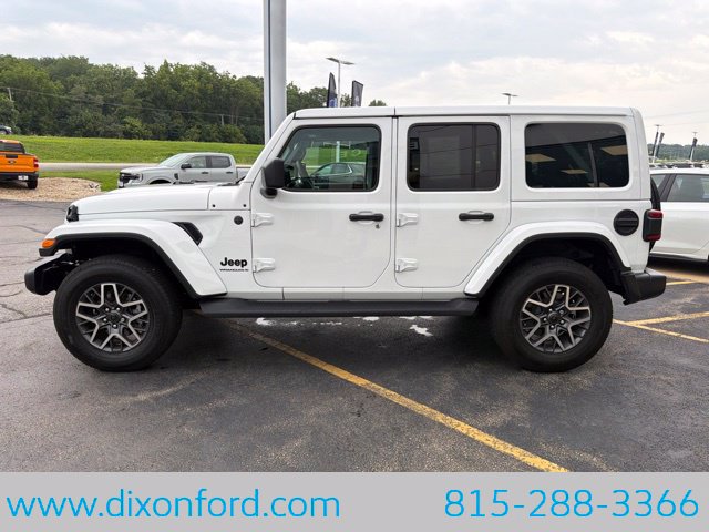 Used 2025 Jeep Wrangler Unlimited Sahara AWD/4WD image 5