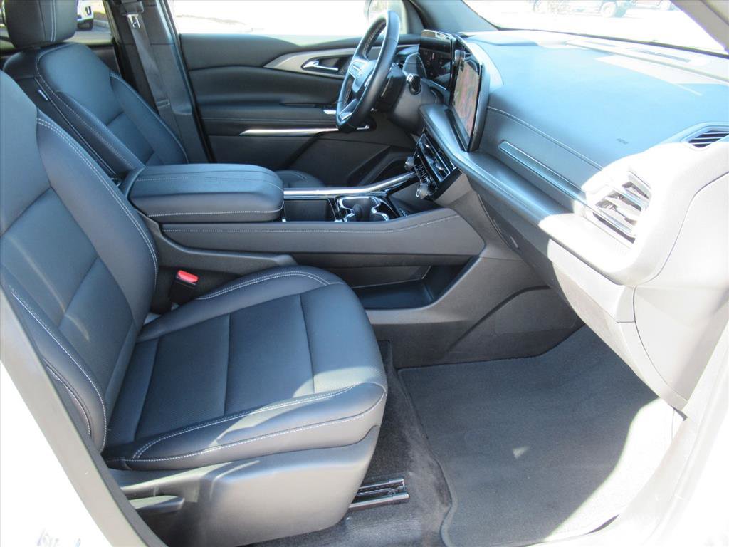 Used 2025 Chevrolet Traverse LT image 10