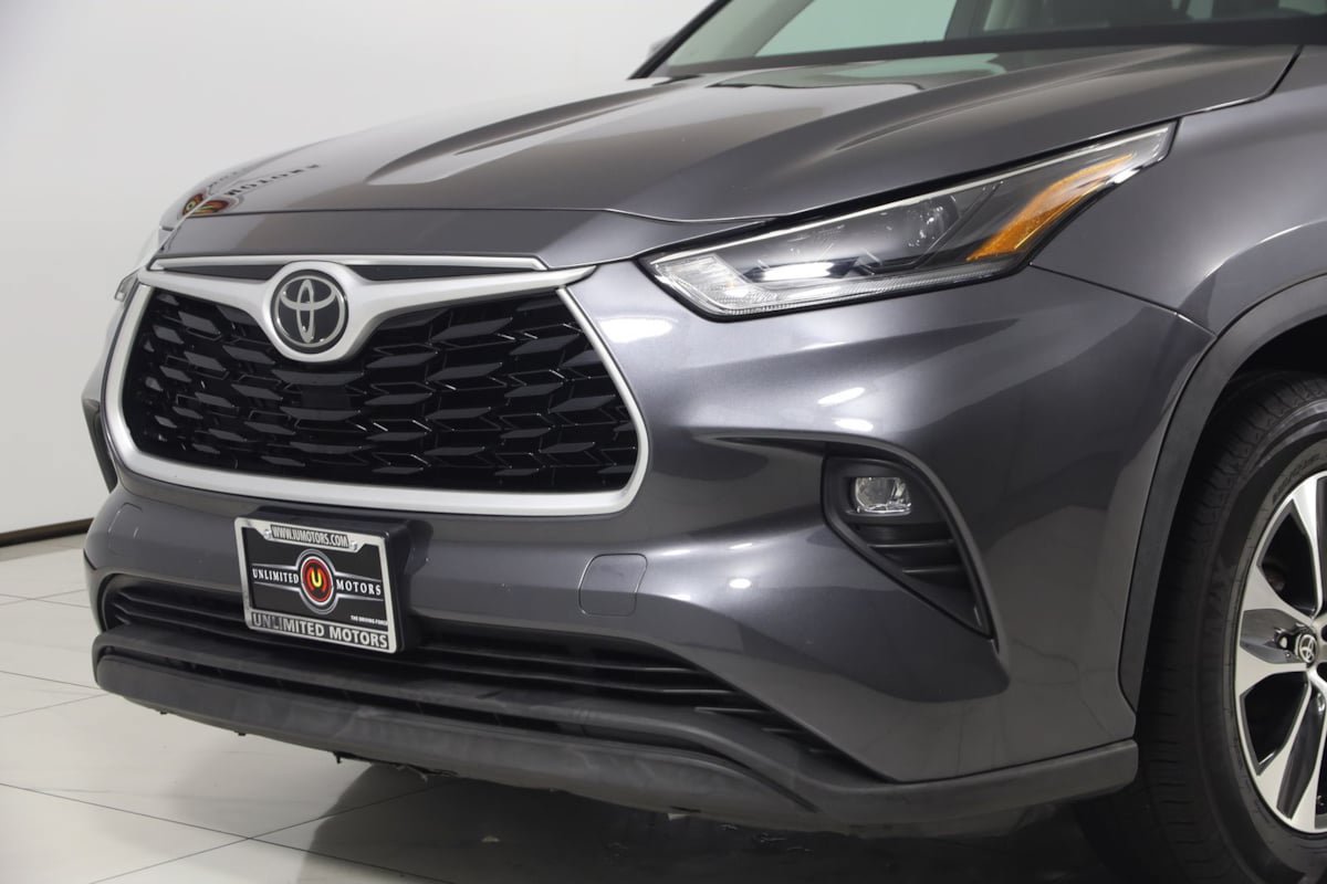 Used 2021 Toyota Highlander XLE AWD/4WD image 48