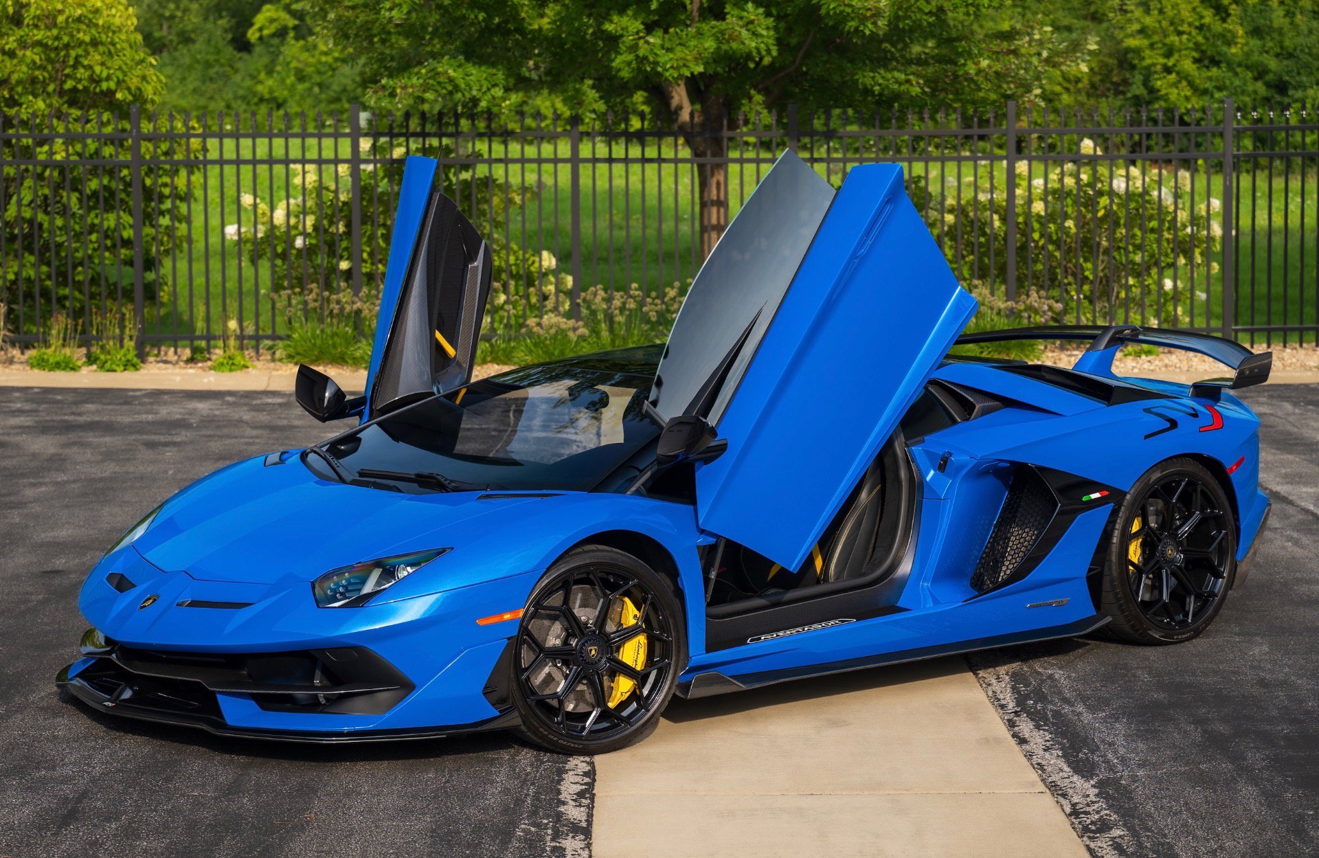 Used 2021 Lamborghini Aventador SVJ AWD/4WD image 1