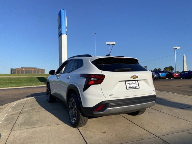 Used 2025 Chevrolet Trax LT w/ LT Convenience Package FWD image 9