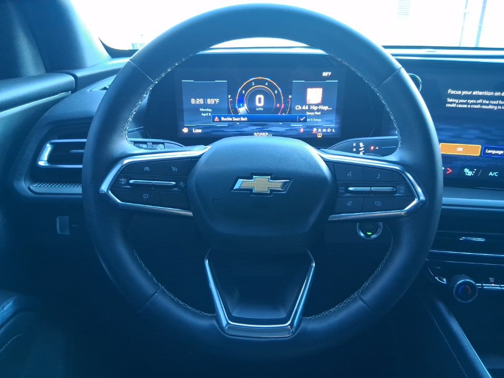 Used 2025 Chevrolet Traverse LT FWD image 23