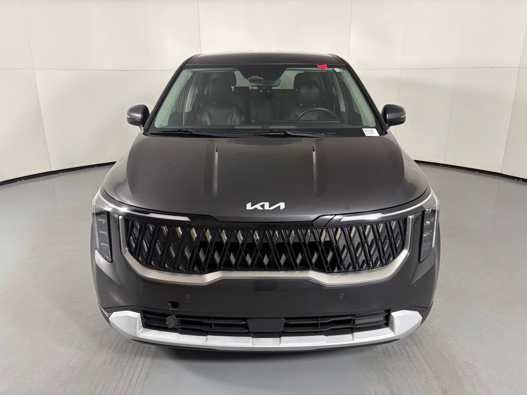 Used 2025 Kia Carnival image 3