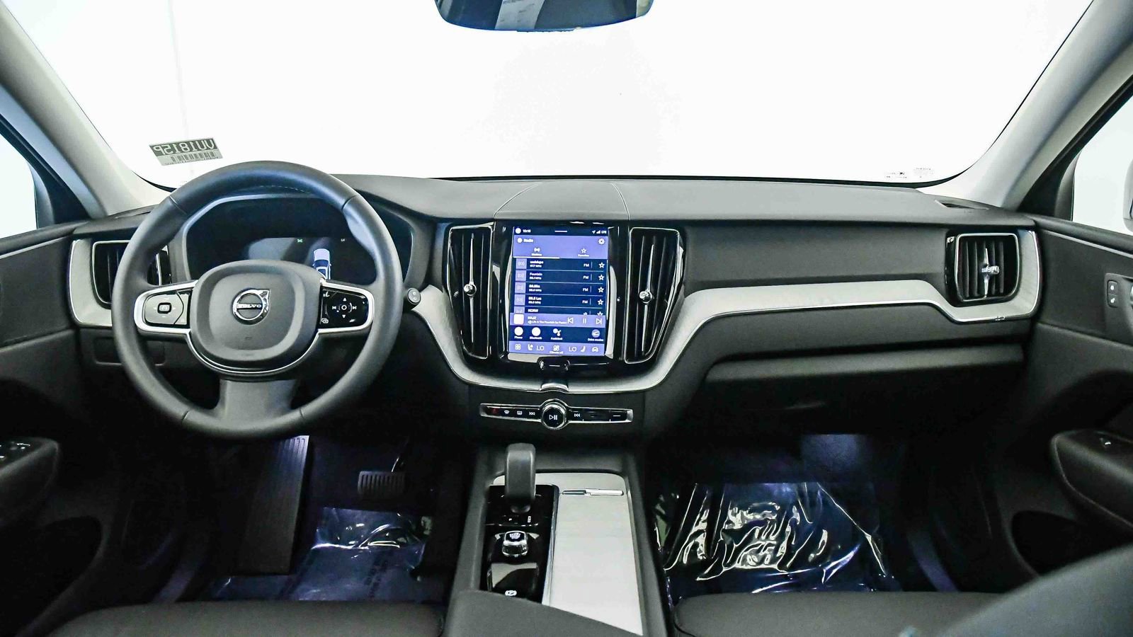 Certified 2025 Volvo XC60 B5 Plus image 15