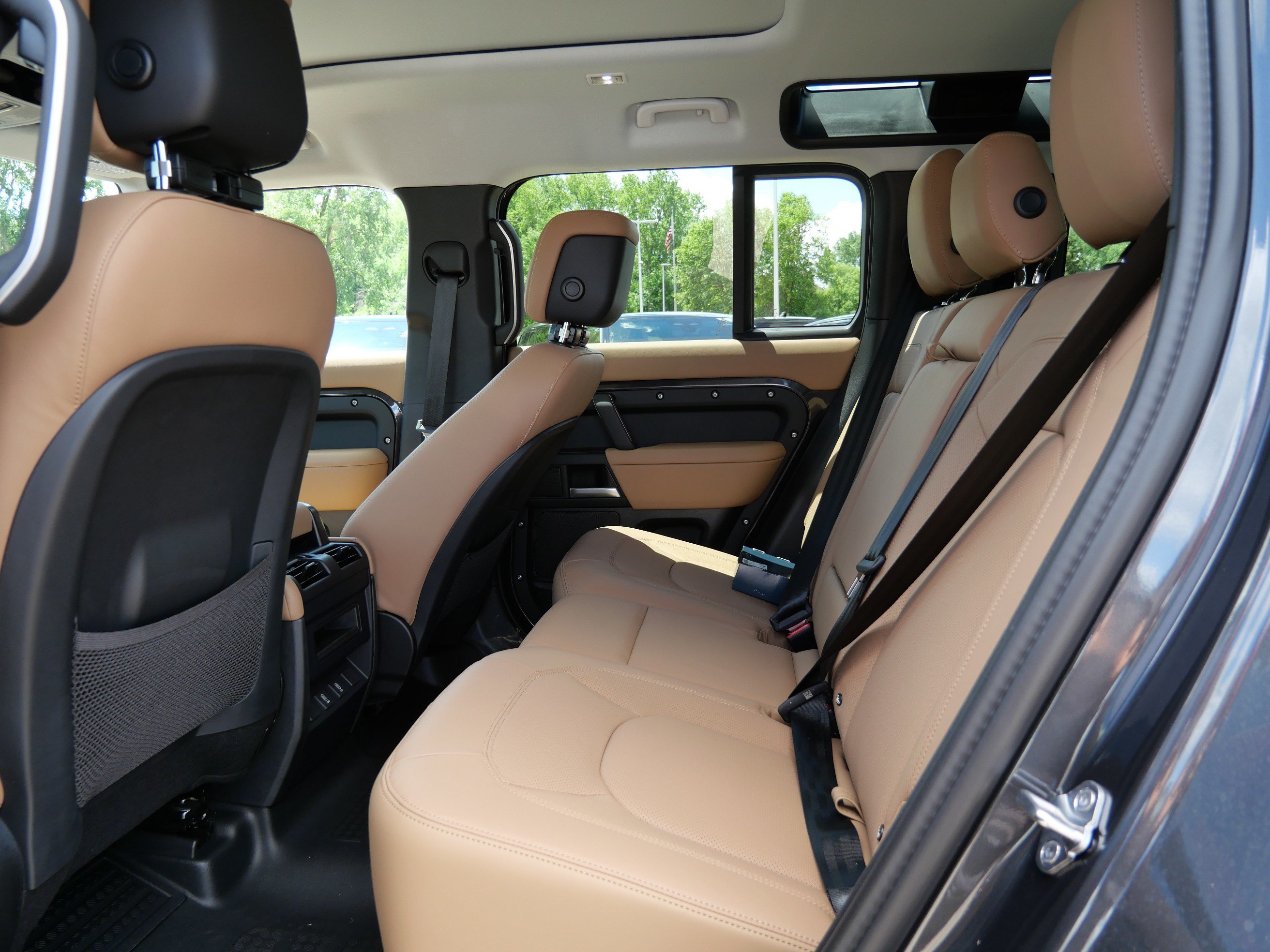 New 2026 Land Rover Defender 110 X-Dynamic SE AWD/4WD image 6