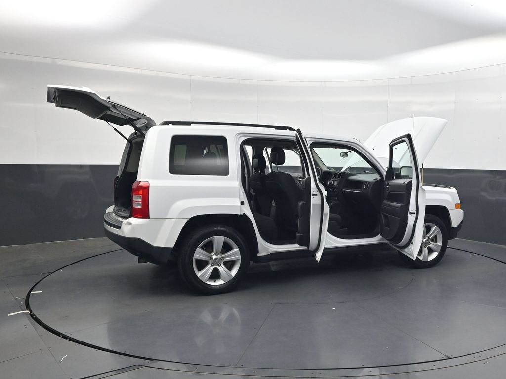 Used 2015 Jeep Patriot Latitude FWD image 38