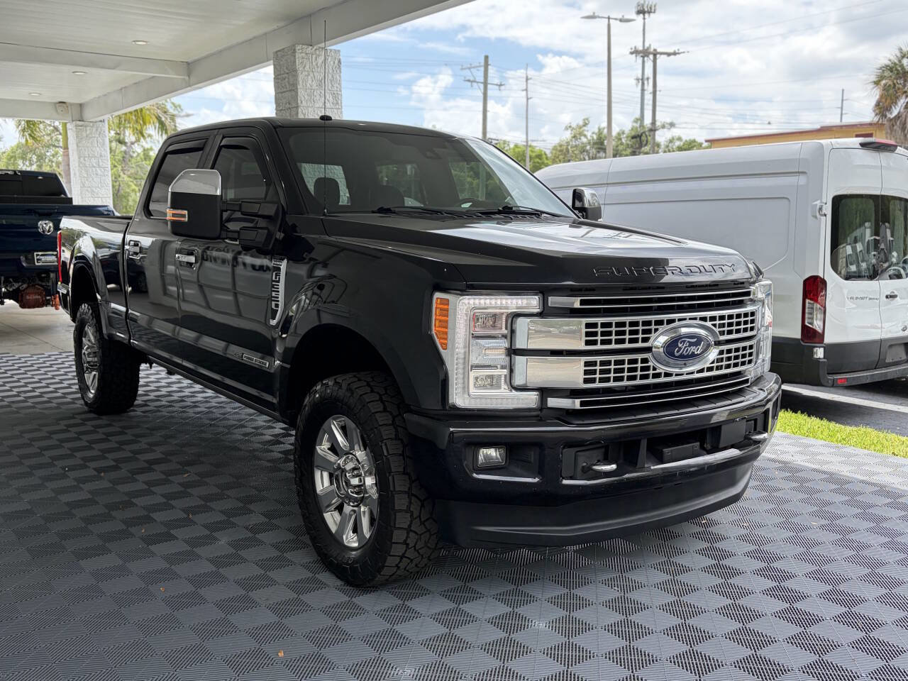 Used 2017 Ford F350 Platinum w/ Platinum Ultimate Package image 3