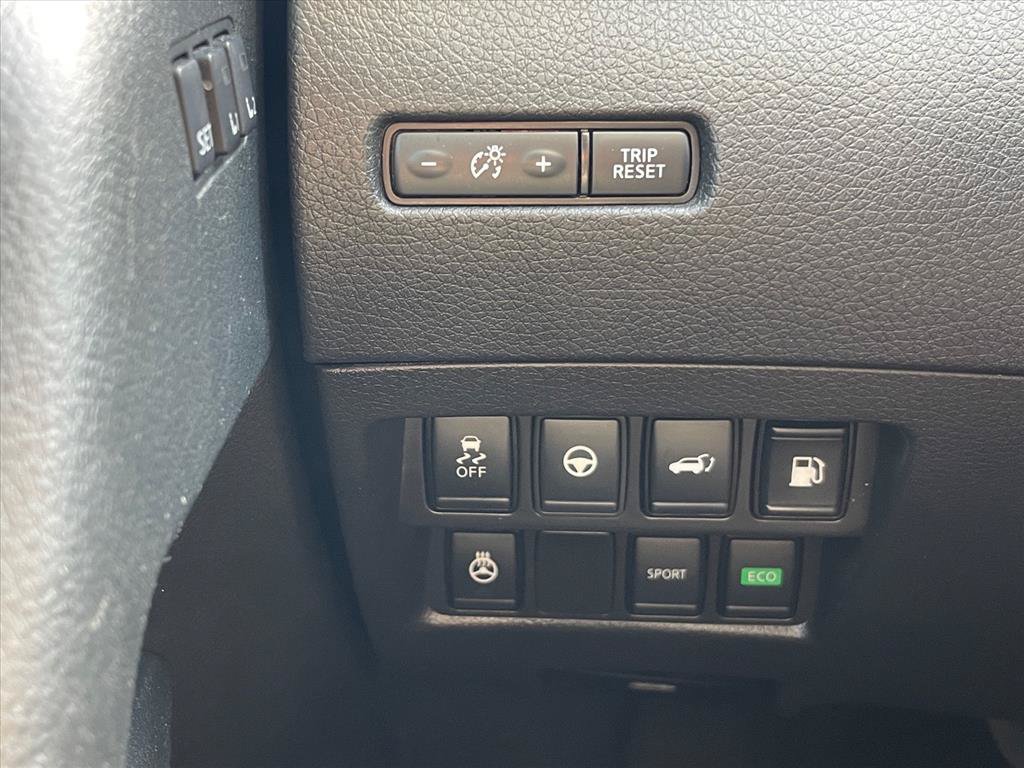 Used 2020 Nissan Rogue SV w/ Premium Package FWD image 18