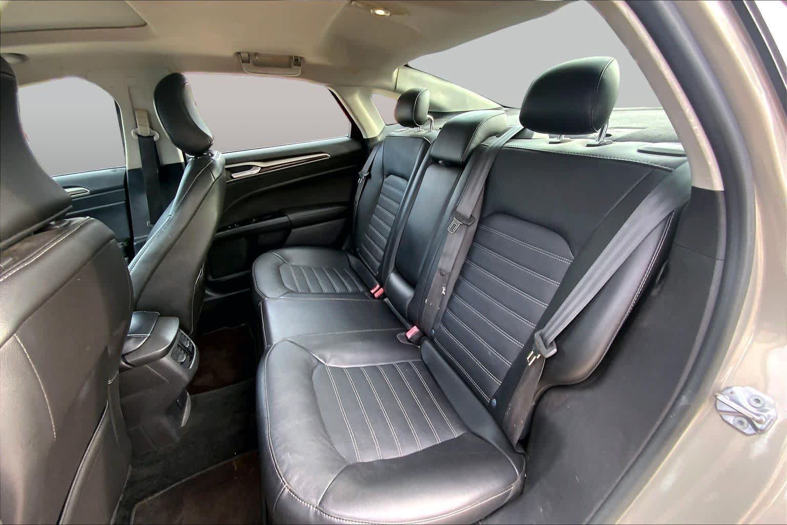 Used 2015 Ford Fusion SE w/ Equipment Group 202A FWD image 20