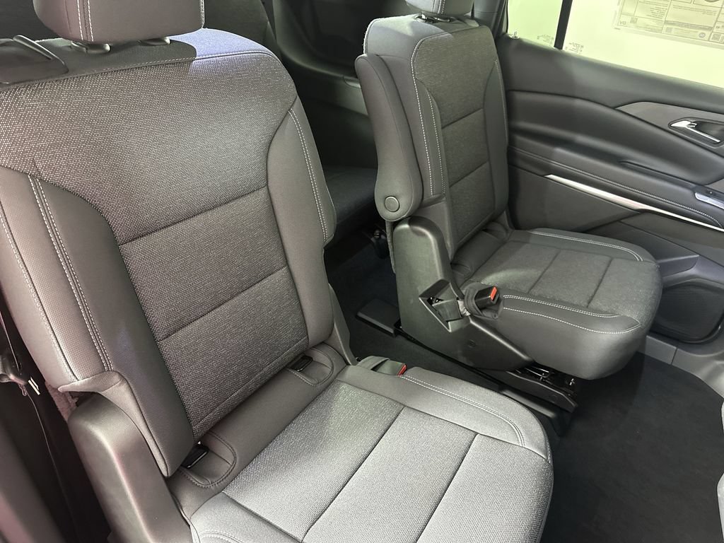 New 2027 Chevrolet Traverse LT w/ LPO, Floor Liner Package FWD image 27