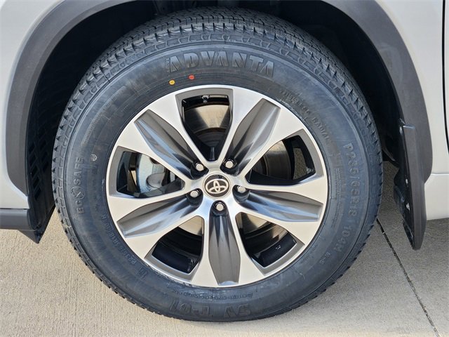 Used 2023 Toyota Highlander XLE image 12