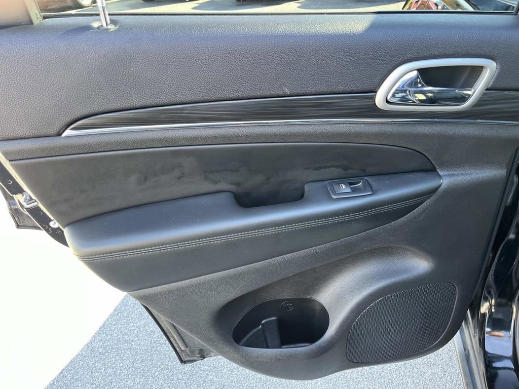 Used 2019 Jeep Grand Cherokee Limited w/ Trailer Tow Group IV image 17