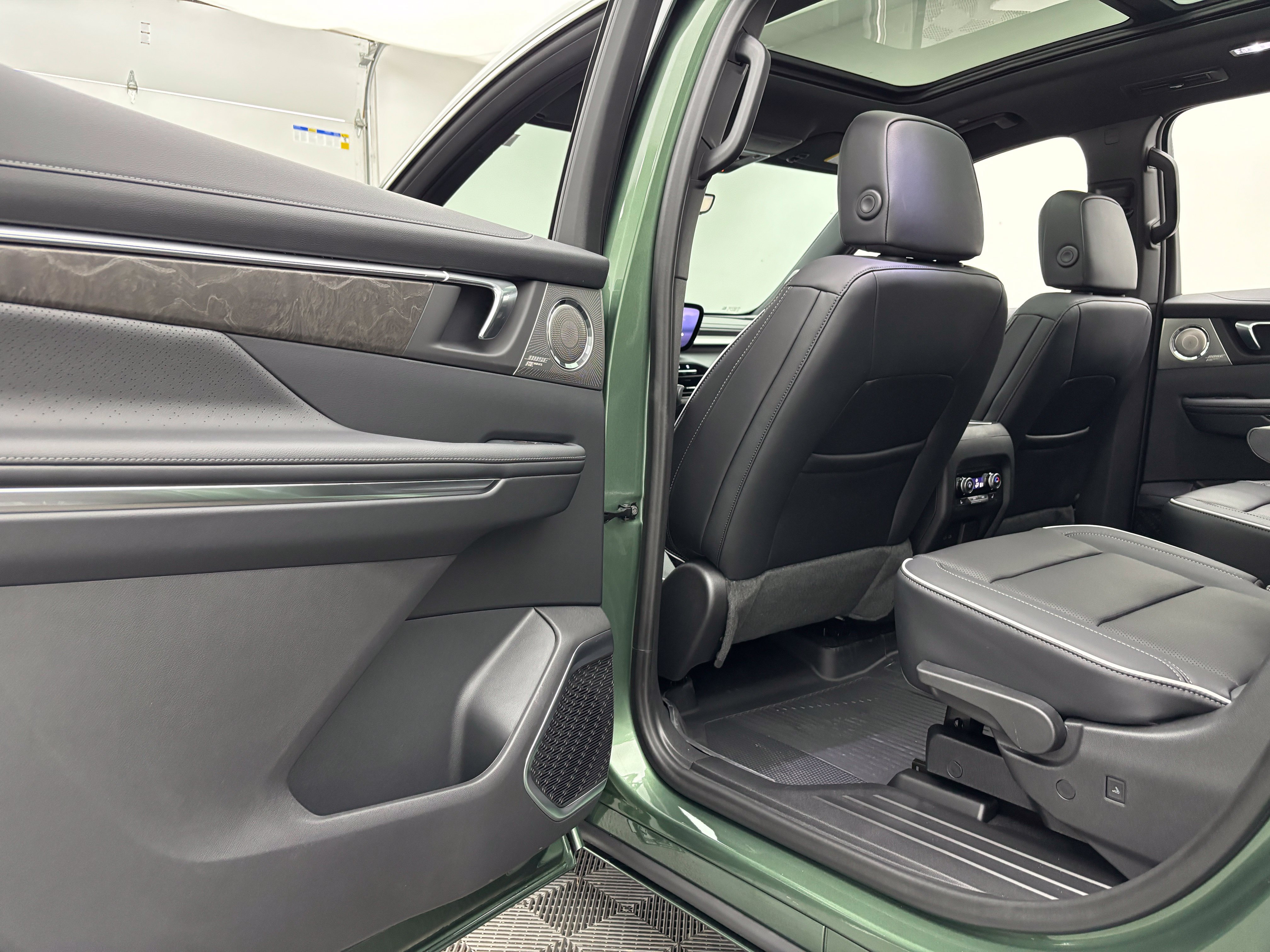 New 2027 Buick Enclave Avenir w/ LPO, Floor Liner Package AWD/4WD image 46