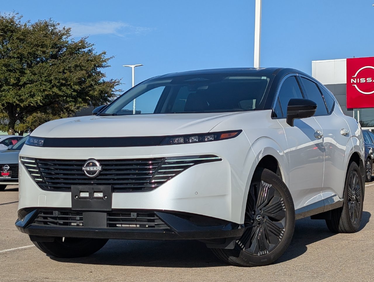 Used 2025 Nissan Murano Platinum w/ Cargo Package AWD/4WD image 2