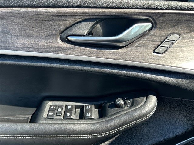 Used 2022 Jeep Grand Cherokee L Limited w/ Luxury Tech Group II image 20