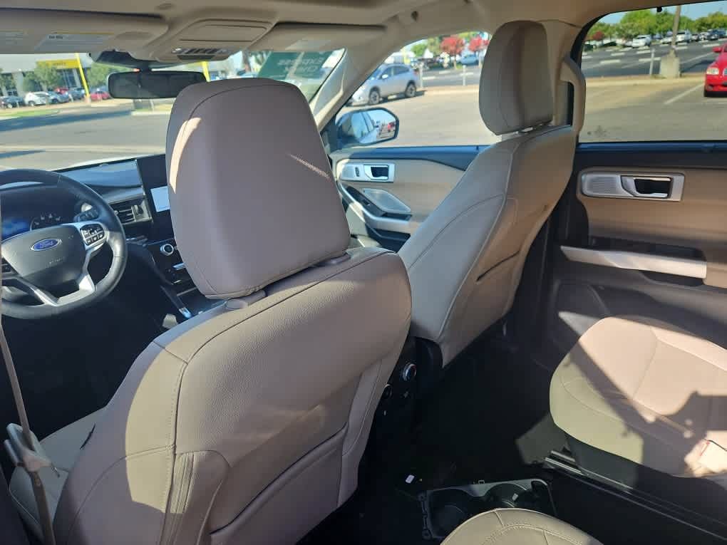 Used 2023 Ford Explorer Limited w/ Limited Technology Package RWD image 12