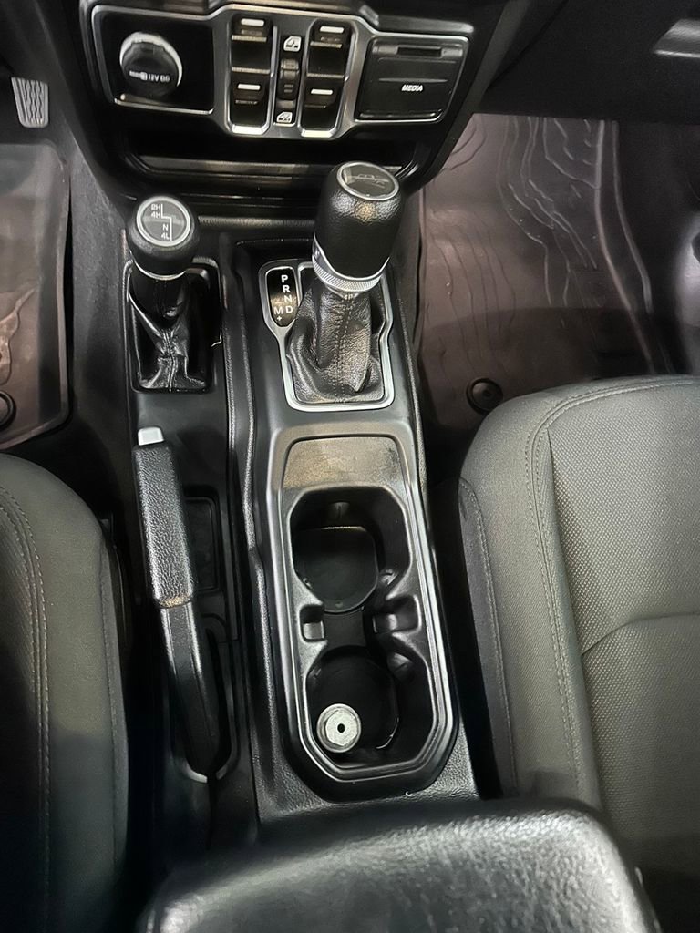 Used 2022 Jeep Gladiator Willys image 18