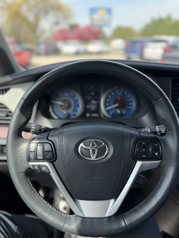 Used 2017 Toyota Sienna Limited Premium AWD/4WD image 14