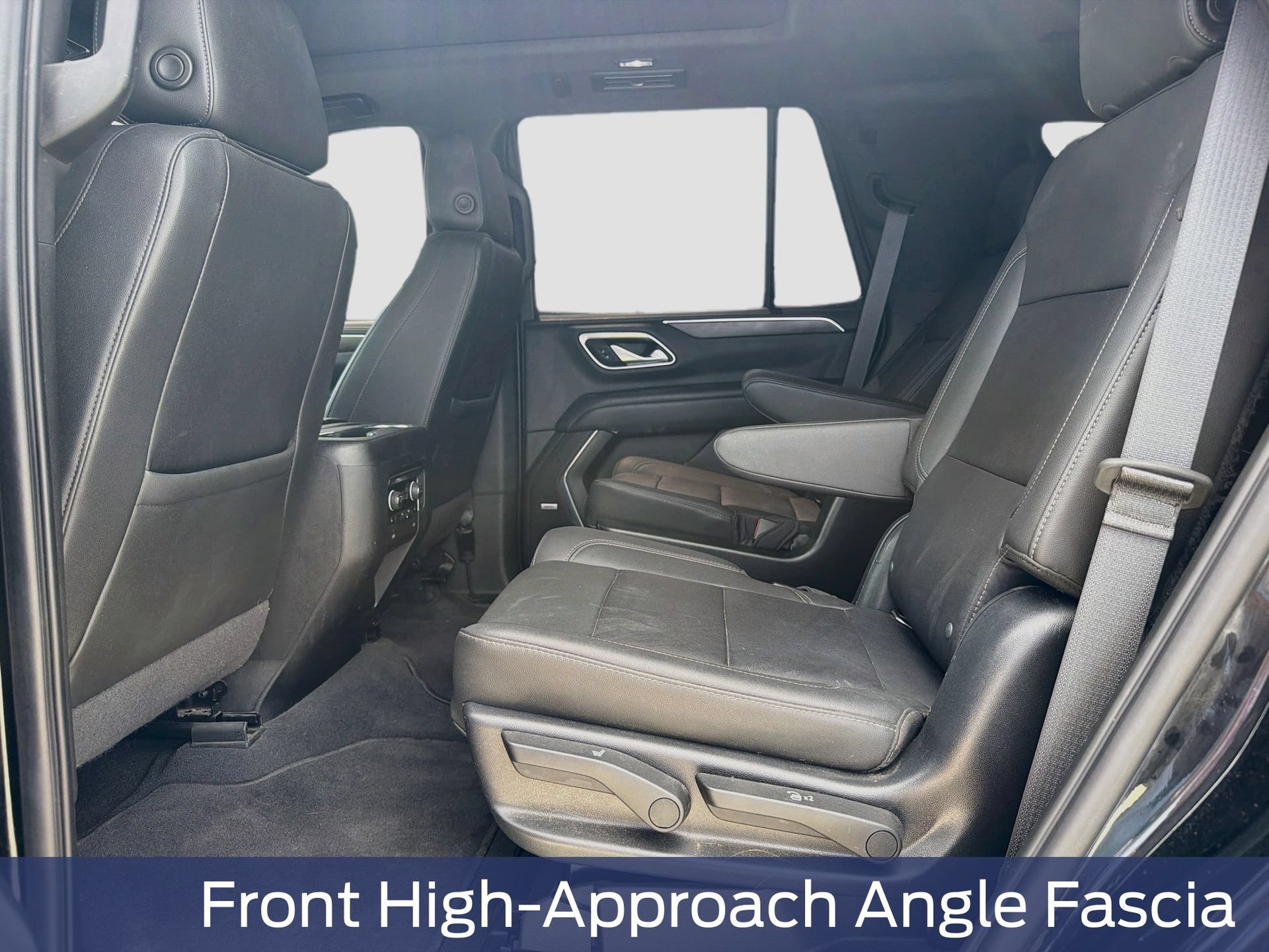Used 2022 Chevrolet Tahoe Z71 w/ Luxury Package AWD/4WD image 29
