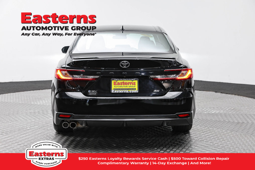 Used 2025 Toyota Camry SE FWD image 7