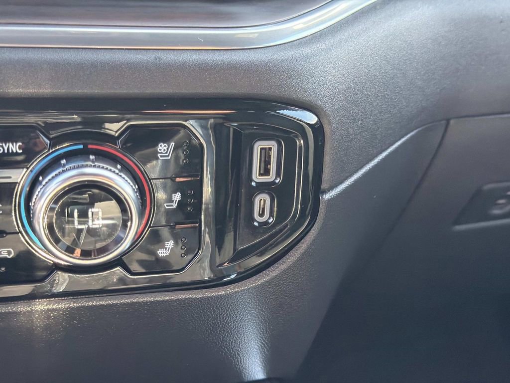 Used 2022 GMC Sierra 1500 SLT w/ SLT Convenience Package AWD/4WD image 32