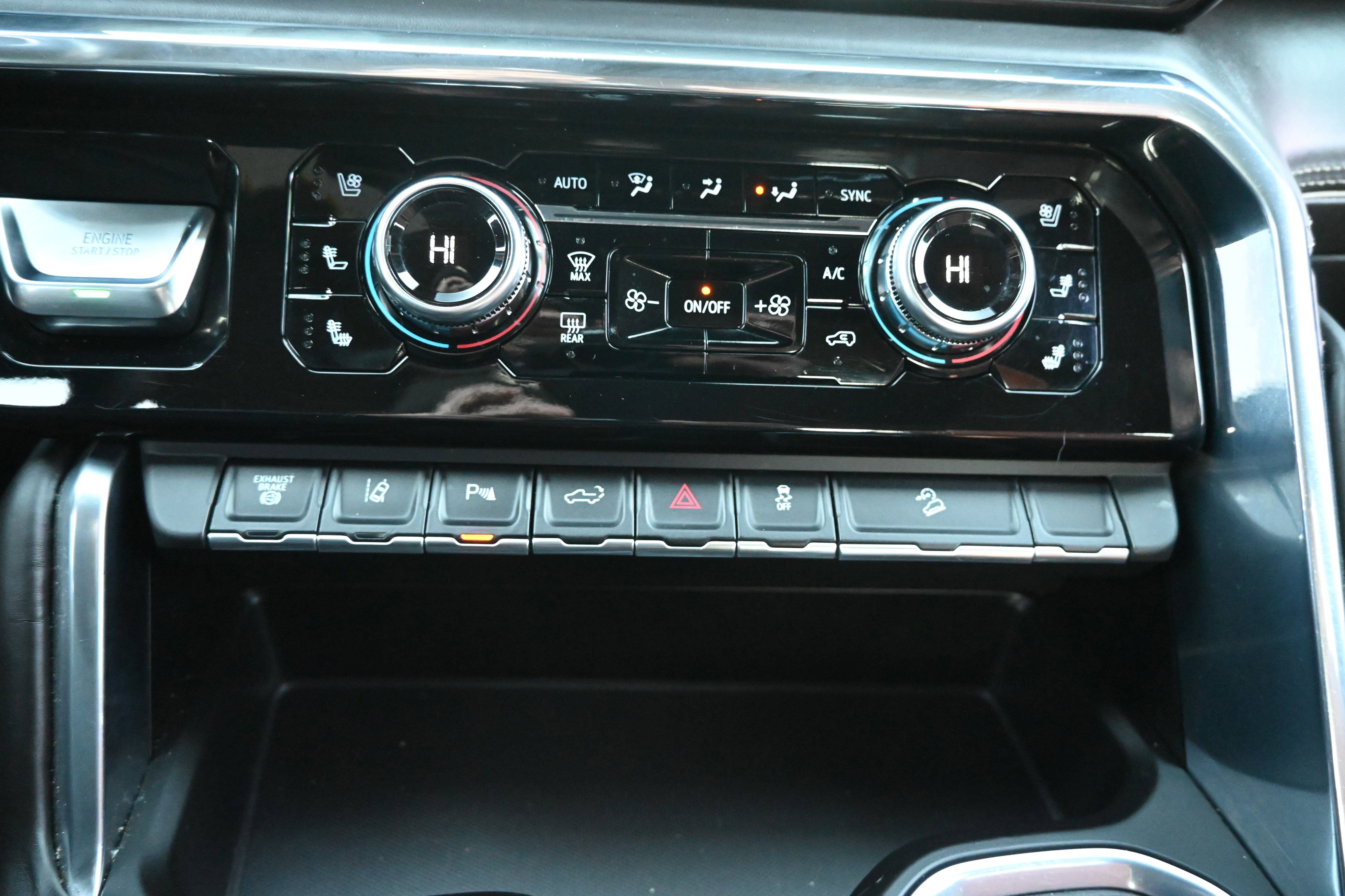 Used 2024 GMC Sierra 3500 Denali Ultimate image 28