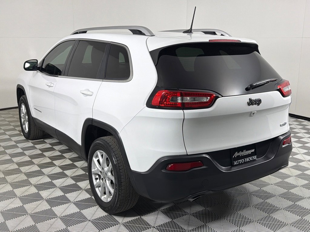 Used 2018 Jeep Cherokee Latitude w/ Cold Weather Group image 7