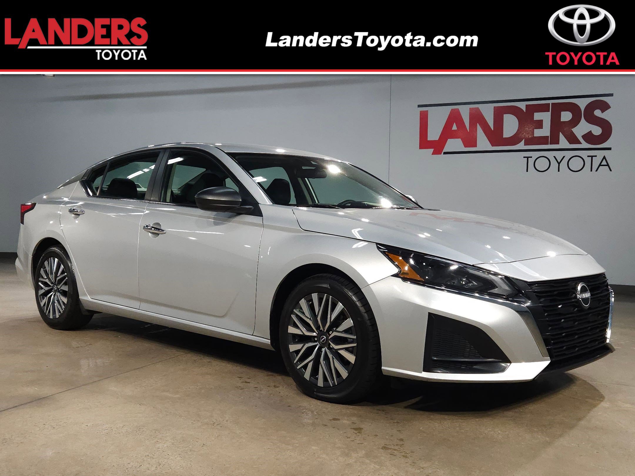 Used 2024 Nissan Altima 2.5 SV