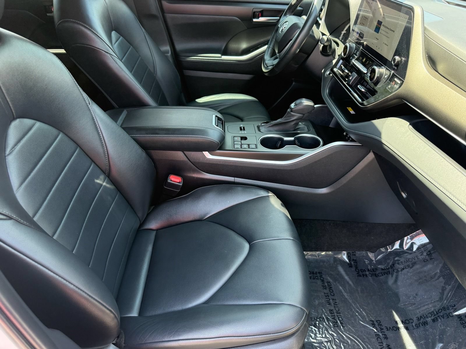 Used 2023 Toyota Highlander XLE FWD image 33