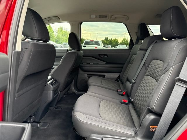 Used 2024 Nissan Pathfinder SV FWD image 17