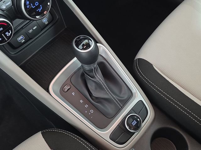 Used 2025 Hyundai Venue SEL image 31