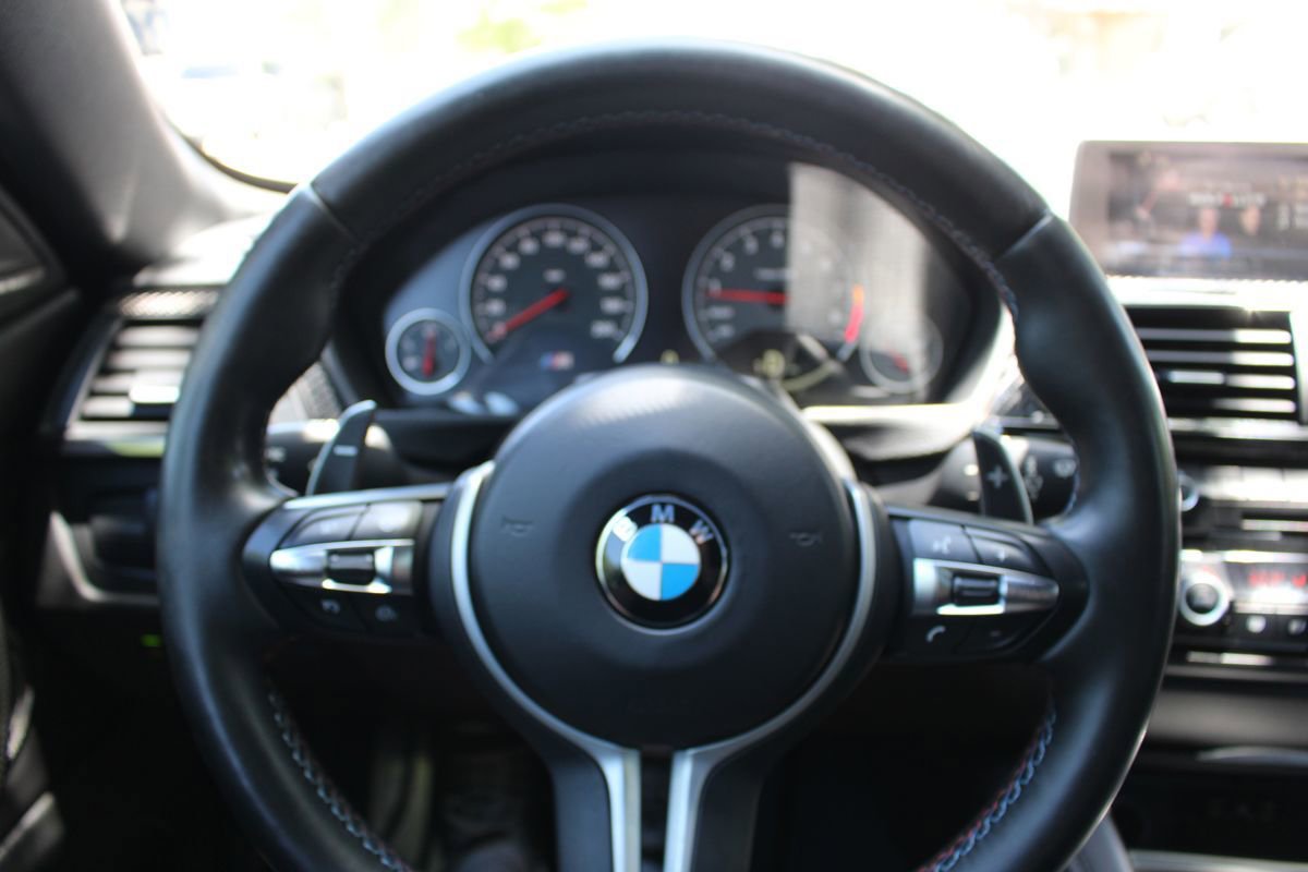 Used 2015 BMW M4 Convertible RWD image 26