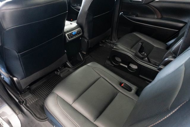 Used 2018 Toyota Highlander Limited Platinum AWD/4WD image 25
