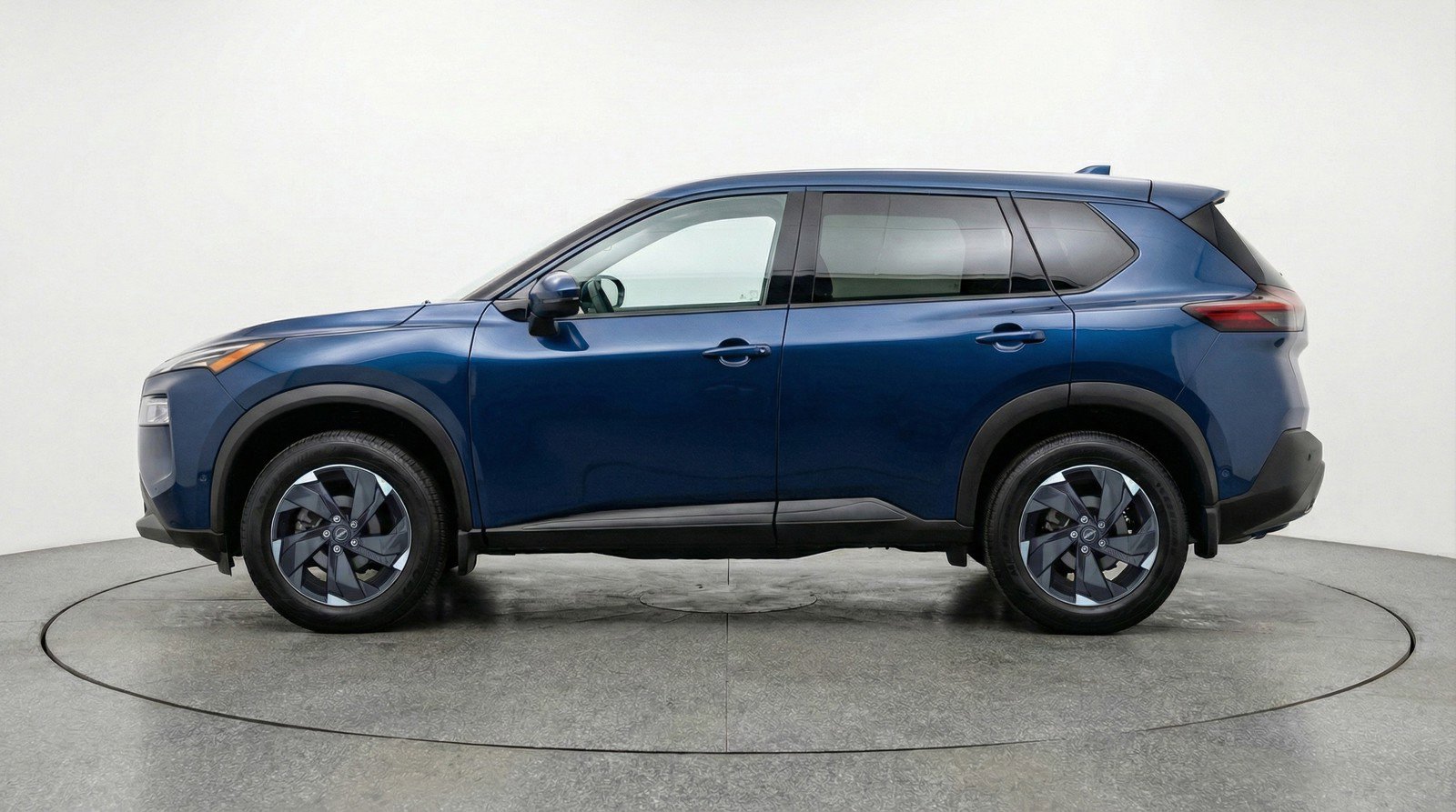 Used 2025 Nissan Rogue SV image 5