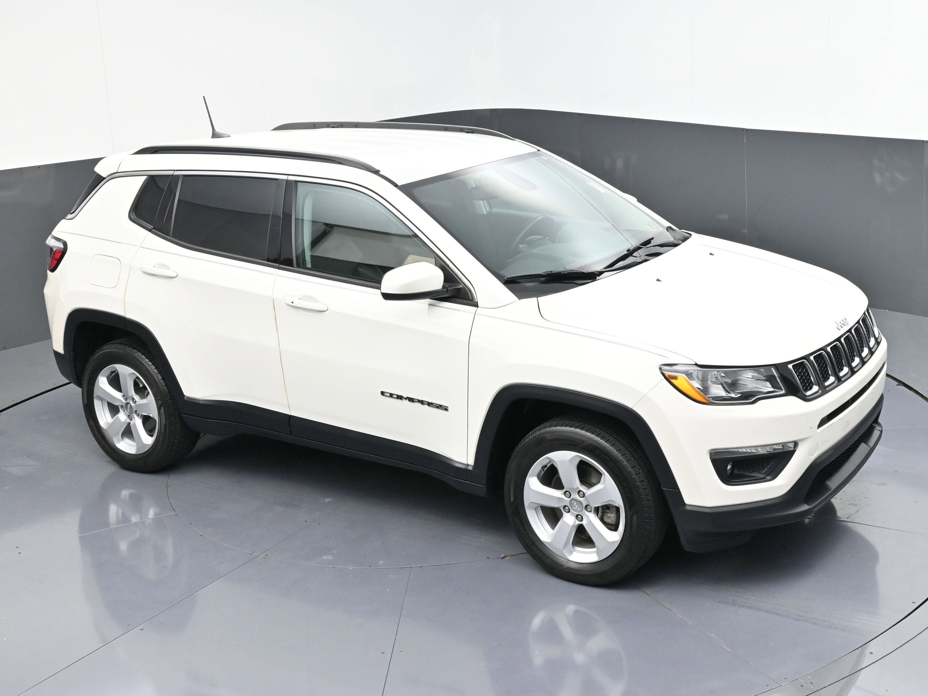Used 2020 Jeep Compass Latitude w/ Cold Weather Group AWD/4WD image 44