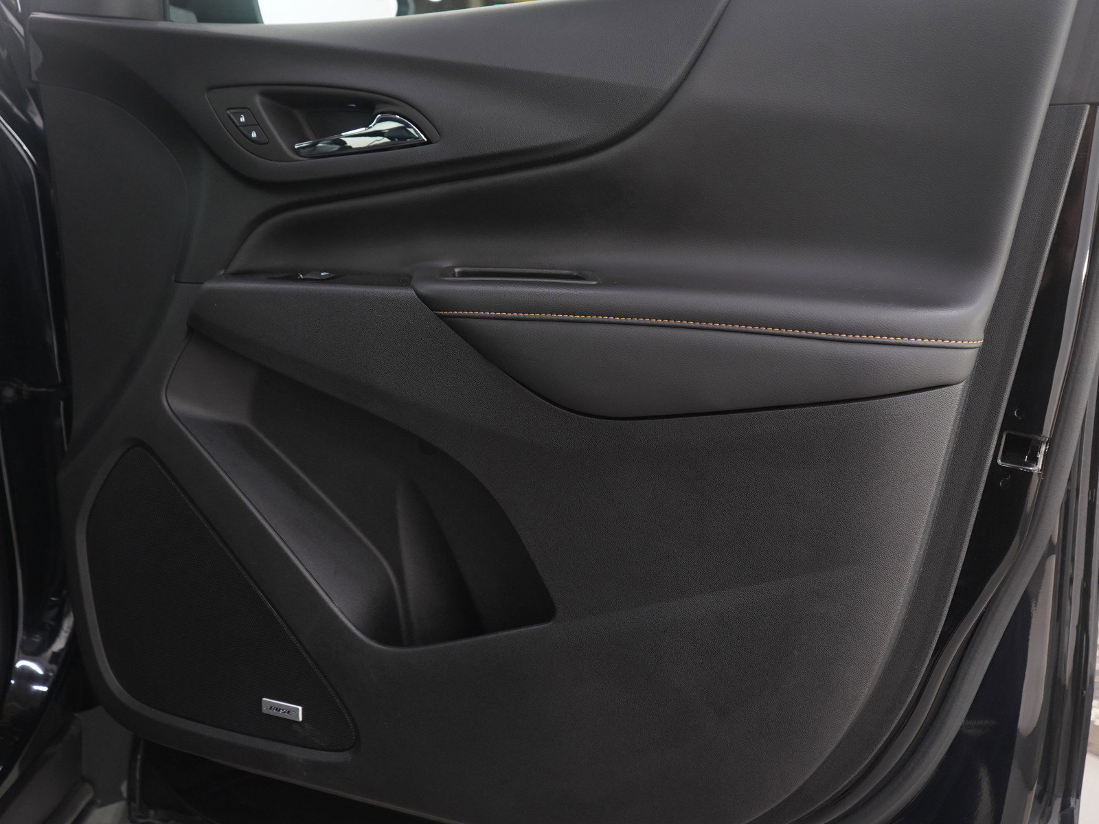 Used 2023 Chevrolet Equinox Premier AWD/4WD image 9