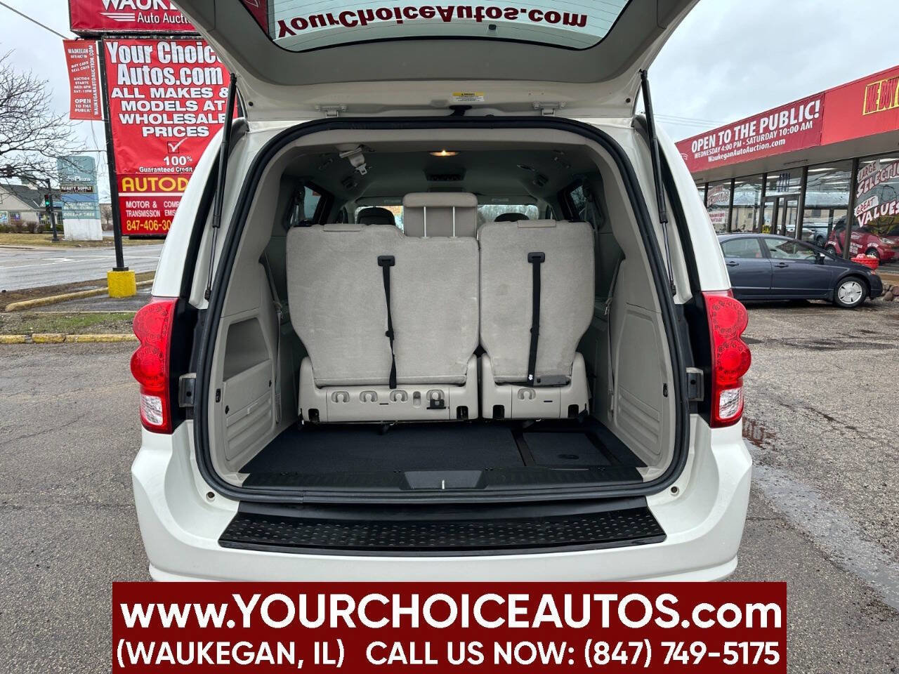 Used 2012 Dodge Grand Caravan SE image 16